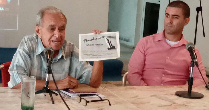 Reconocen a Santos Caballeros por su aporte a la historia y la cultura