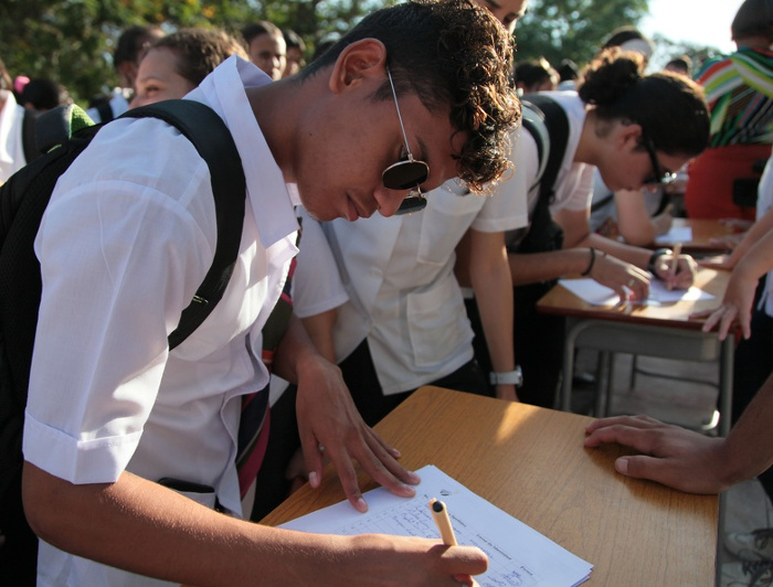 Firmas en Cuba de apoyo a Venezuela