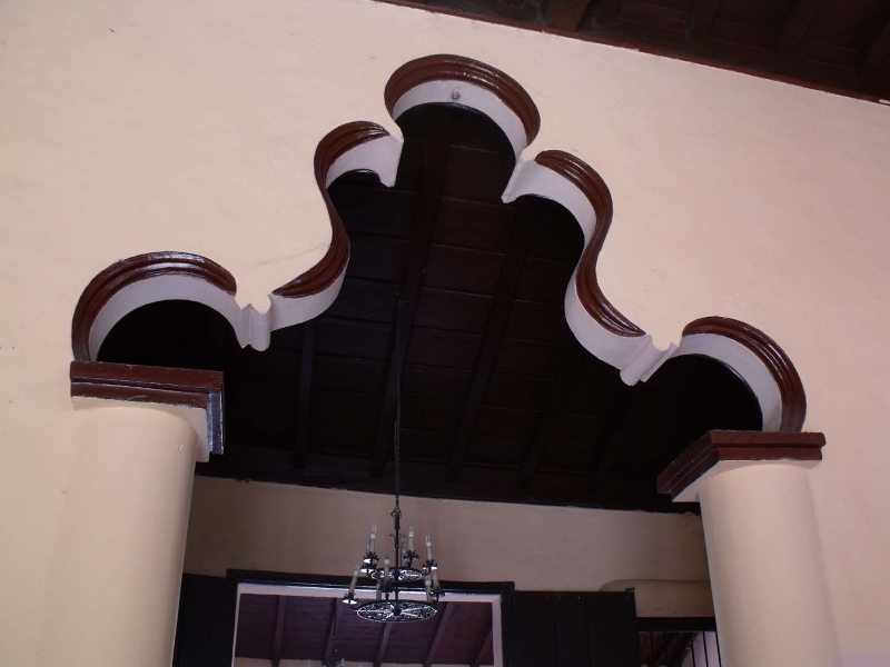 Arco mixtilíneo en casa de la calle Cisneros, Camagüey