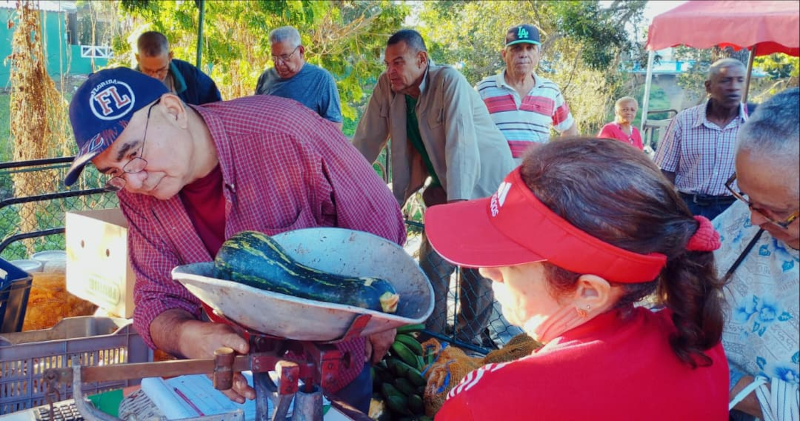 Ofertas variadas en la feria comercial de Camagüey