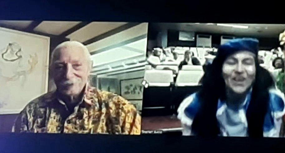Patch Adams en el momento de diálogo con Florecita.