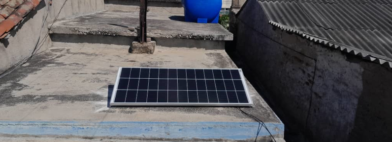 Instalan paneles solares en vivienda