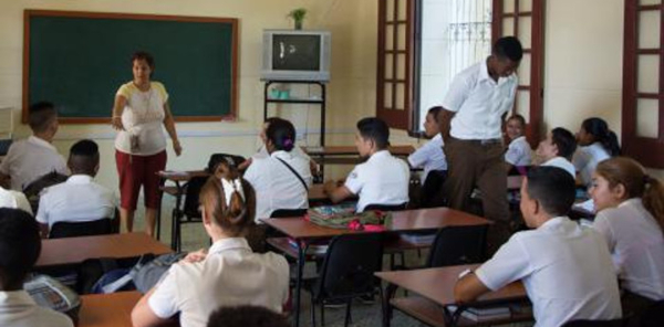 Sostener la educación, voluntad ante crisis energética 