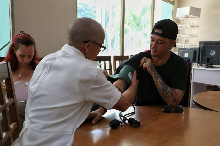 Los tatuajes no representan una limitante para donar sangre, hay médicos que sugieren hacerlo a los cuatro meses de realizado, desmontando así uno de los mitos en torno al procedimiento.