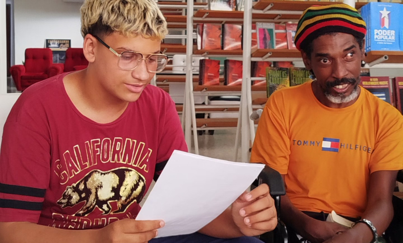 Sóngoro cosongo en la calle apagada