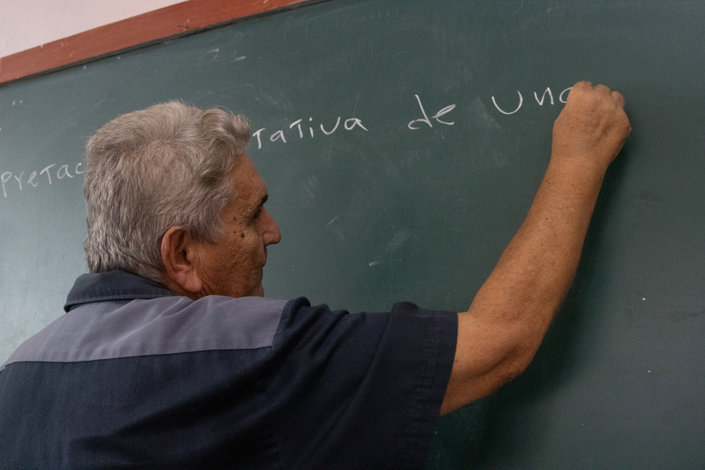 De respeto, sacrificios, estudio y exigencia está hecha la vida del profesor Julio