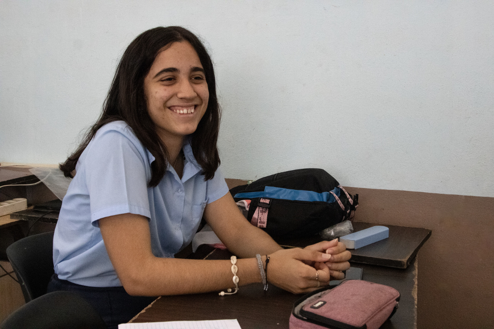 Heidy desde su lugar preferido en el IPVCE Máximo Gómez Báez: el aula de entrenamiento de Matemática.