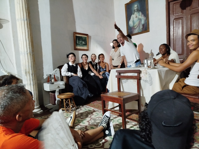 Derrotados del paraíso: teatro en casa de la calle Cristo